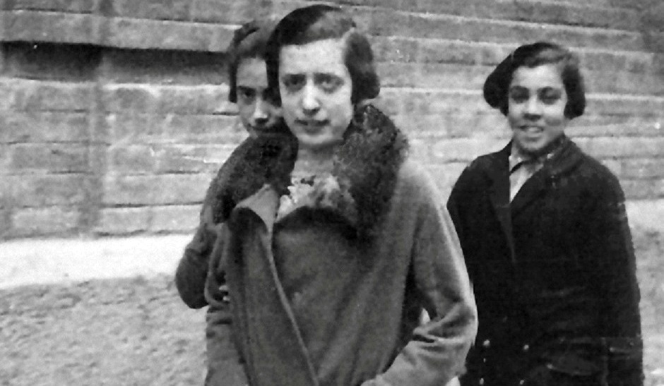 Tres rosas de Tabacalera por calle Plocia 1935